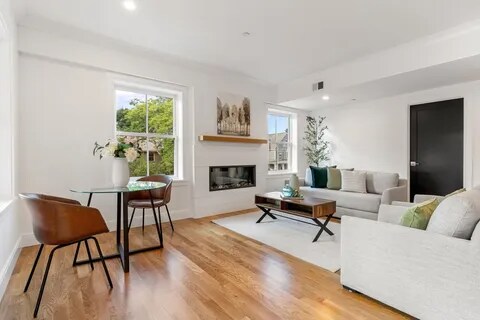 20 Lawrence St in Wakefield, MA - Building Photo