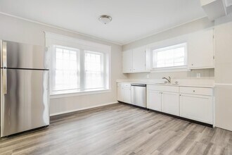 196 Butler Ct in Akron, OH - Foto de edificio - Building Photo