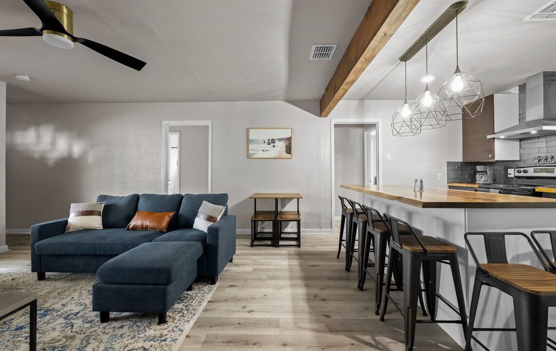 4717 Edith St in Corpus Christi, TX - Foto de edificio