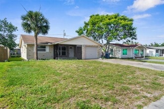 5330 Poinsettia Dr in New Port Richey, FL - Building Photo - Building Photo
