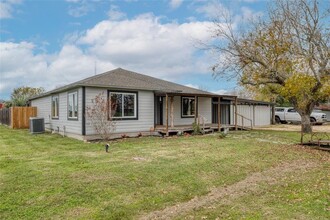 405 Fordtrand St in Ellinger, TX - Building Photo - Building Photo