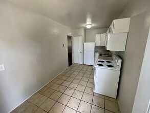 2117 Spring Park Rd-Unit -2 in Jacksonville, FL - Building Photo - Building Photo