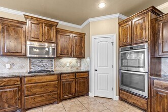 5811 Oak Creek Drive in Midland, TX - Building Photo - Building Photo