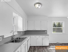 7150 Clyde Park Ave SW in Byron Center, MI - Building Photo - Building Photo
