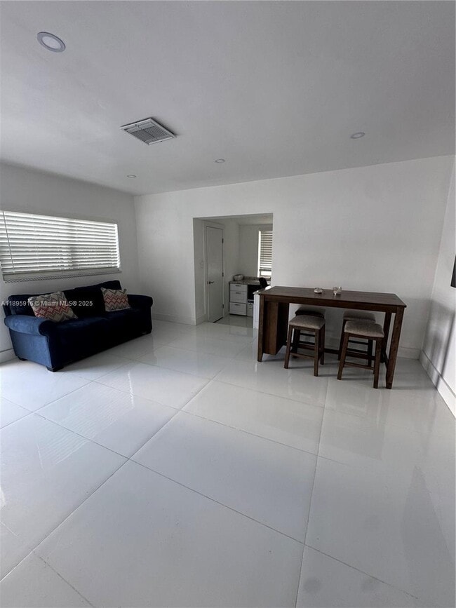 7200 SW 4th St in Miami, FL - Building Photo - Building Photo