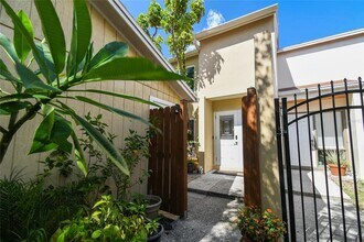 97 Davis Blvd in Tampa, FL - Foto de edificio - Building Photo