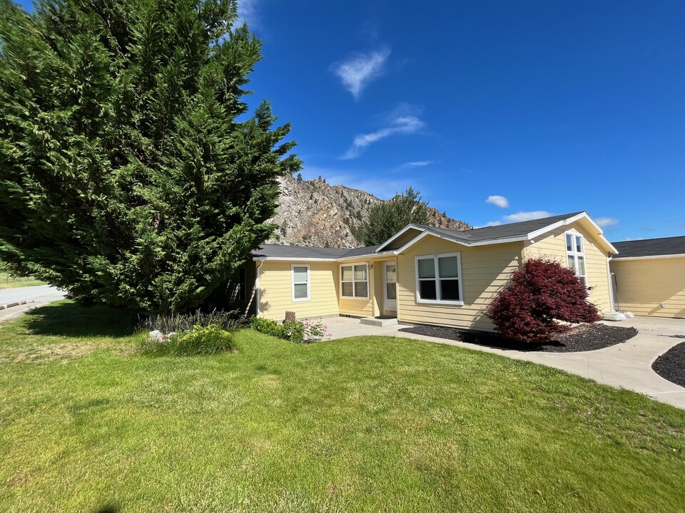 14902 Golden Delicious St in Entiat, WA - Foto de edificio