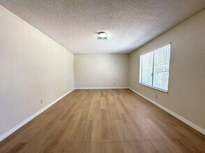 6461 W Viking Rd in Las Vegas, NV - Building Photo - Building Photo
