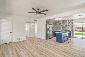 908 Canosa Ave in Las Vegas, NV - Foto de edificio - Building Photo