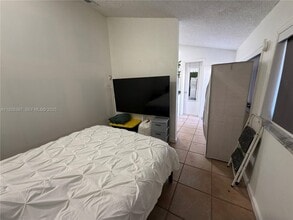 200 W 53rd Terrace in Hialeah, FL - Building Photo - Building Photo