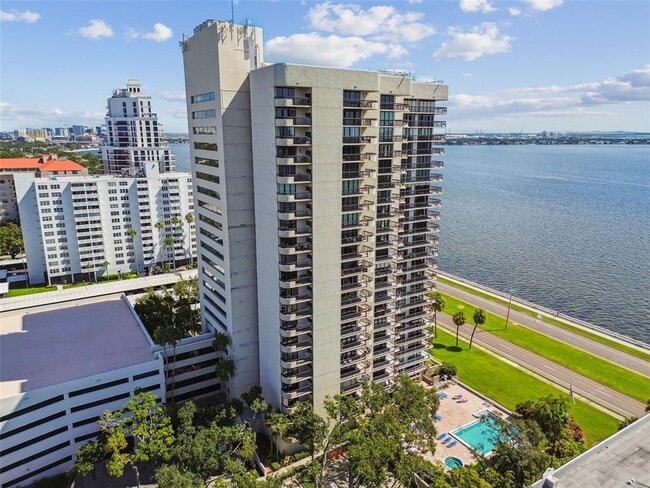 property at 2413 Bayshore Blvd