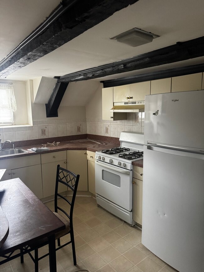 29 Kenyon St, Unit 2nd floor rear in Clifton, NJ - Building Photo - Building Photo