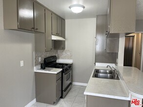 837 S Ardmore Ave-Unit -6 in Los Angeles, CA - Building Photo - Building Photo