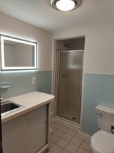 326 S Center St in Windsor Locks, CT - Building Photo - Building Photo