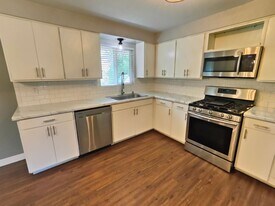 1121 W 2200 N in Layton, UT - Building Photo