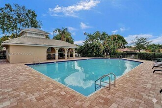 2704 Pinewood Ct in Davie, FL - Building Photo - Building Photo