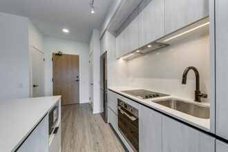2495-2495 Eglinton Ave W in Mississauga, ON - Building Photo - Building Photo