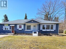 350 The Queensway S in Georgina, ON - Building Photo