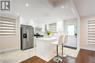 48 Larchwood Cir in Welland, ON - Building Photo - Building Photo