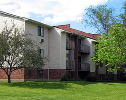 Oakwood Apartments in Florence, KY - Building Photo