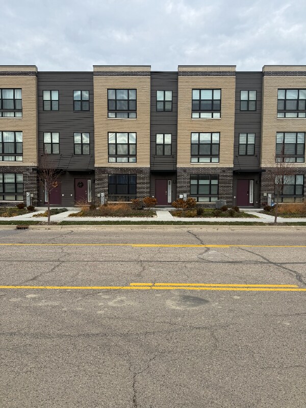 314 Summit Cir in Lombard, IL - Building Photo - Building Photo