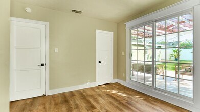 621 Hewitt St in San Fernando, CA - Foto de edificio - Building Photo