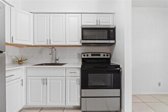 2325 NW 52nd Ct in Fort Lauderdale, FL - Building Photo - Building Photo