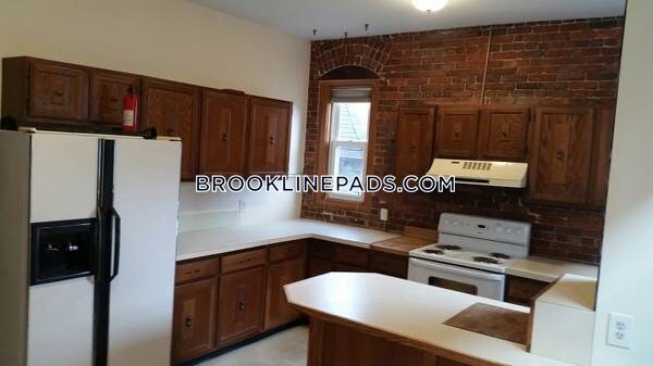 39 Kent St in Brookline, MA - Building Photo