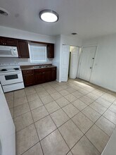 1713 NE 70th St in Ocala, FL - Foto de edificio - Building Photo