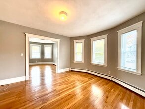 879 Broadway, Unit 1 in Somerville, MA - Building Photo - Building Photo
