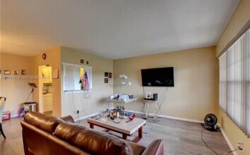 82 Fanshaw B in Boca Raton, FL - Building Photo - Building Photo