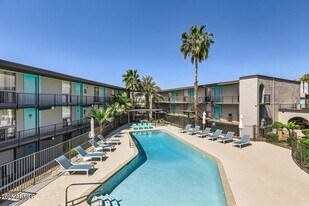 1645 E Thomas Rd in Phoenix, AZ - Building Photo