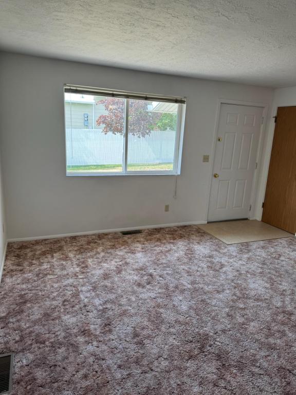 406 Aquarius Way in La Grande, OR - Building Photo - Building Photo