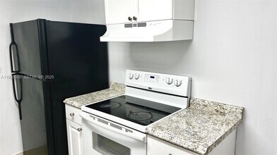 3560 SW 25th Ter in Miami, FL - Building Photo - Building Photo