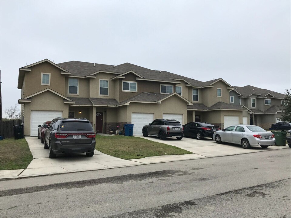 16829 Showdown Path in Selma, TX - Building Photo