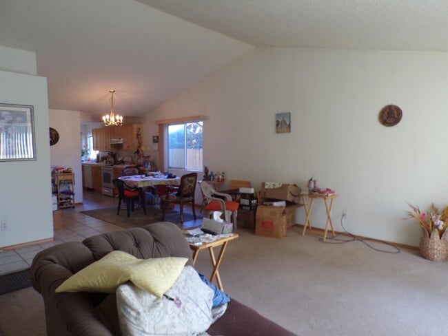 3927 SE 100th Ave in Portland, OR - Building Photo - Building Photo