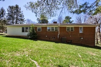 4 McCormick St in Lexington, VA - Building Photo - Building Photo