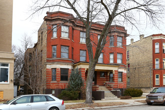 314 E Chicago St in Elgin, IL - Building Photo - Building Photo