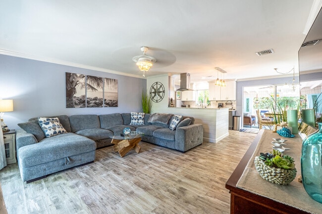 400 Pittsburgh Dr in Jupiter, FL - Building Photo - Building Photo