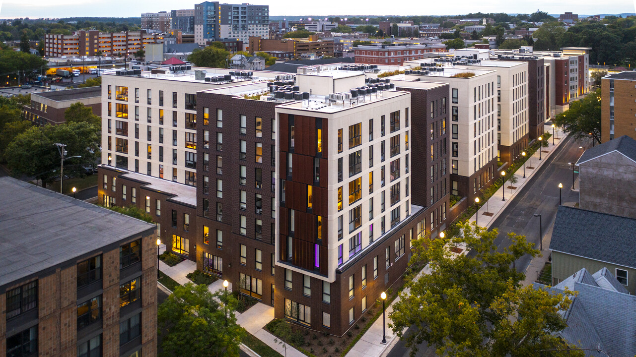 oLiv Highland in State College, PA - Foto de edificio