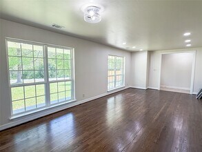 7142 State Hwy 75 S in Huntsville, TX - Building Photo - Building Photo