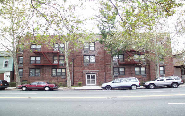 1651 Williamsbridge Rd in Bronx, NY - Foto de edificio