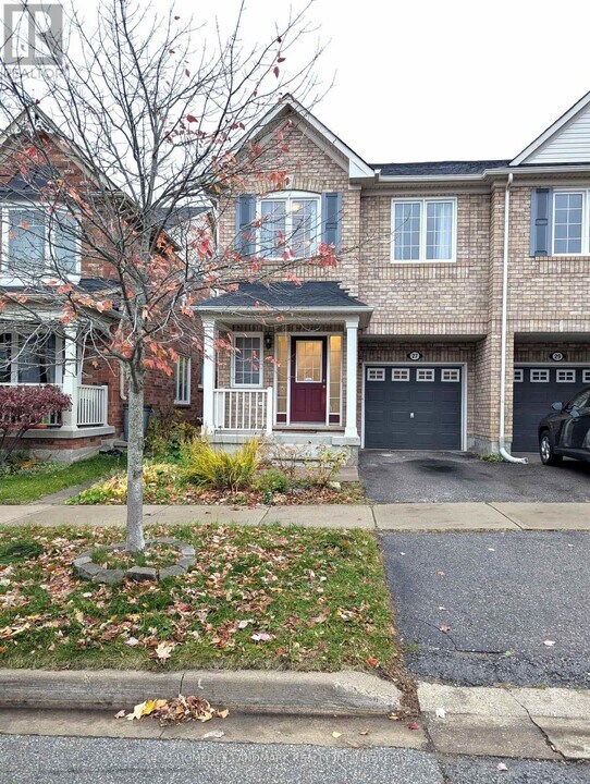 27 Walter Sangster Rd in Whitchurch-Stouffville, ON - Building Photo