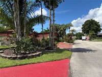 5115 Yellow Pine Ln in Tamarac, FL - Foto de edificio - Building Photo