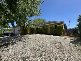 7600 Gladstone Dr in Reno, NV - Building Photo