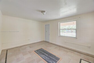 2153 NW 92nd St in Miami, FL - Building Photo - Building Photo