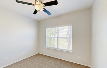 1061 Treehouse Ln in Red Oak, TX - Building Photo - Building Photo