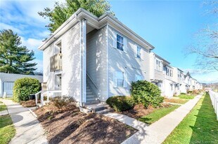 81 Park Ave in Danbury, CT - Building Photo