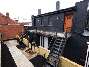 5333 Penn Ave, Unit 201 in Pittsburgh, PA - Building Photo - Building Photo