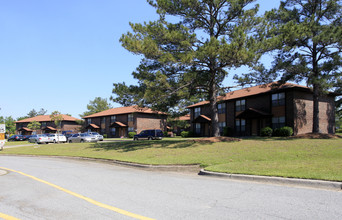 Wedgewood Apartments in Hinesville, GA - Foto de edificio - Building Photo